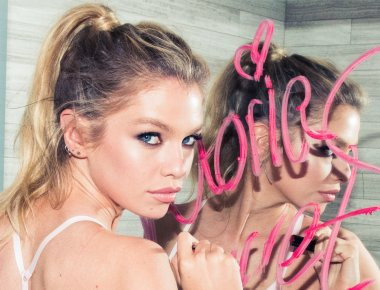 Stella Maxwell: Σε κοινή θέα η «πίσω» όψη της - Η φωτογραφία που κέρδισε πλήθος likes (φωτό)